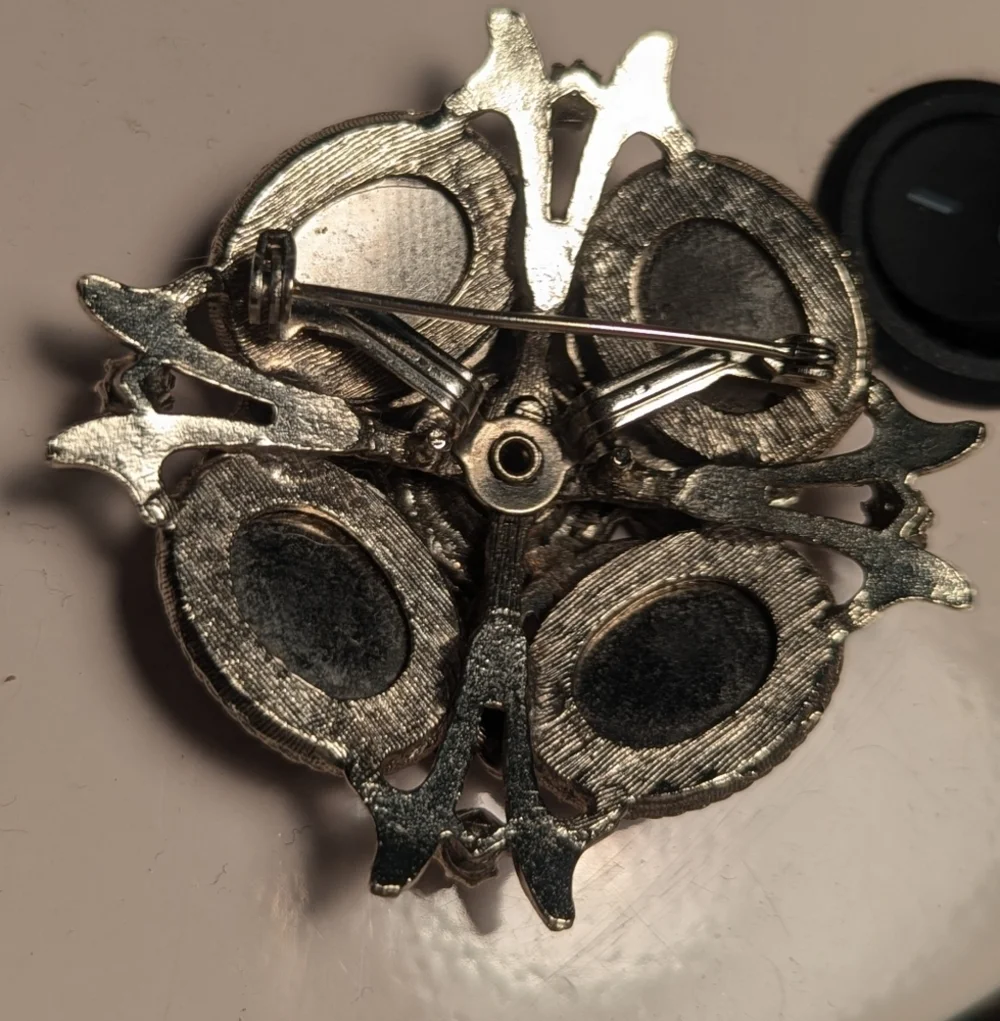 Vintage Silvertone Black Aurora Borealis Brooch Pin Rhinestones 2